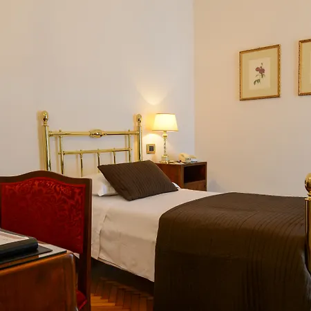 מלון Vittoria 5*