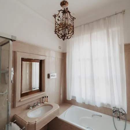 Vittoria Готель