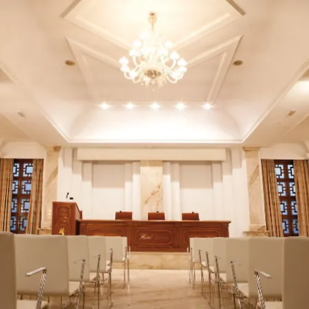 מלון Vittoria 5*